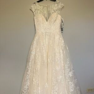 Brand New Never Worn Oleg Cassini Ivory Lace Bridal Gown